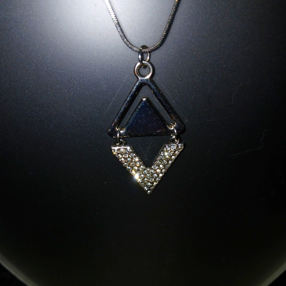 Elegant Silver Pendant Necklace